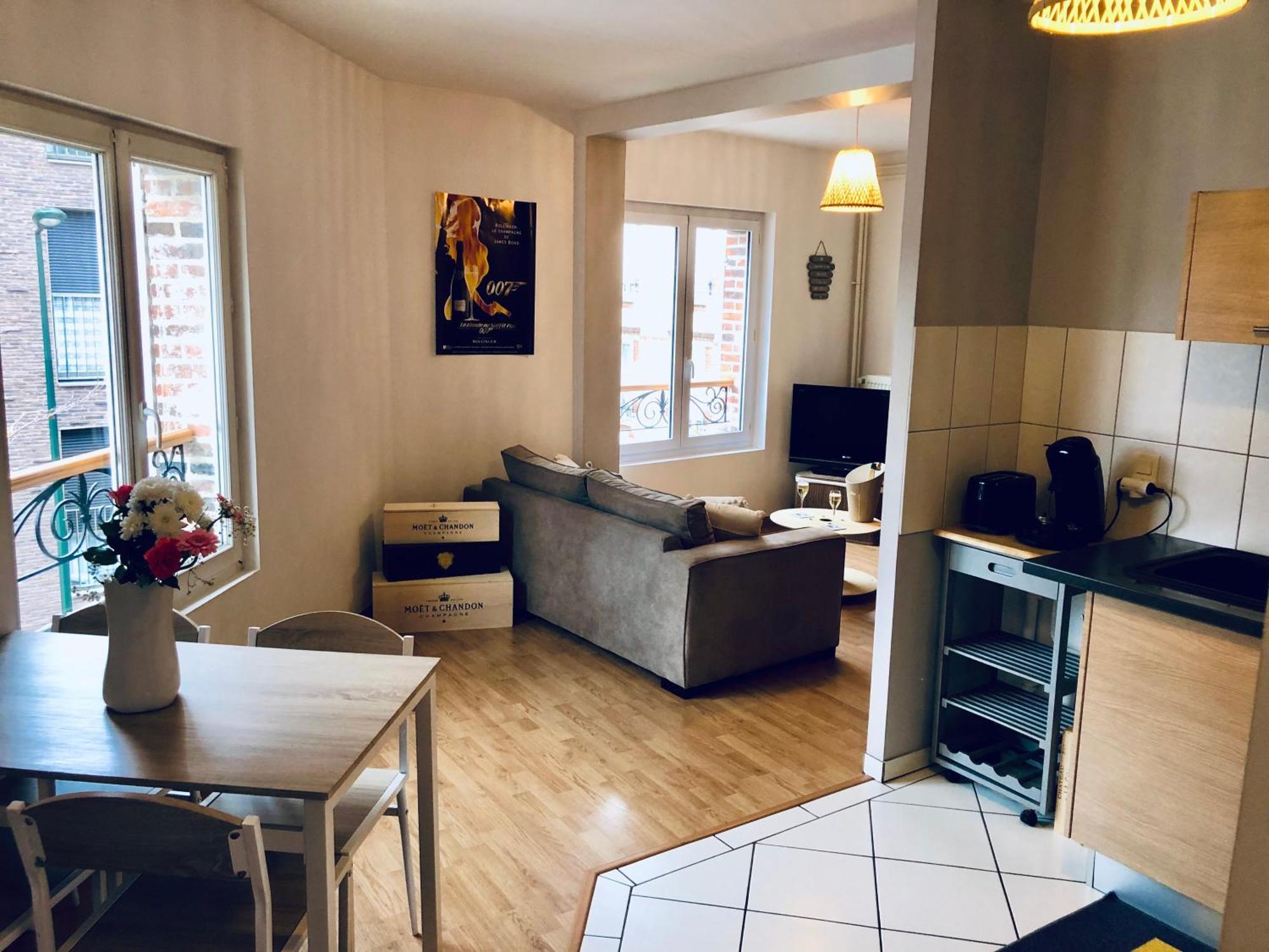 Logement Centre Ville D'Epernay Avec Parking Prive Ngoại thất bức ảnh