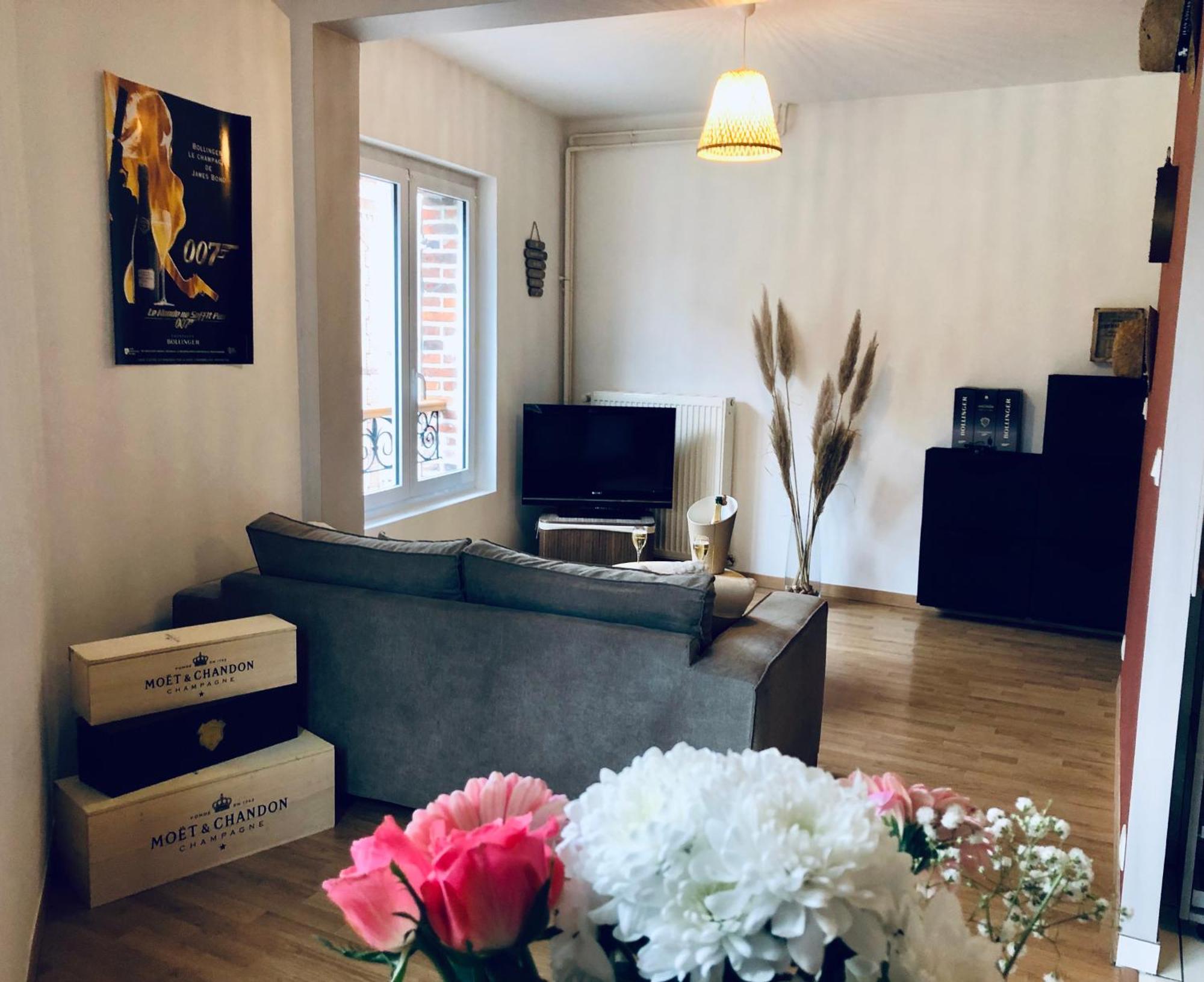 Logement Centre Ville D'Epernay Avec Parking Prive Ngoại thất bức ảnh